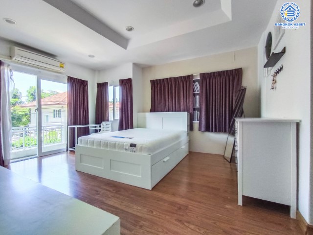 *****บ้านเดี่ยวมือสอง นนทบุรี ม.เดอะเซนโทร รัตนาธิเบศร์ เนื้อที่กว้างเกือบ 51 ตร.ว. ฟังก์ชัน 3 ห้องนอน 3 ห้องน้ำ ที่จอดรถ 2 คัน ภายในสภาพใหม่เอี่ยม พร้อมเข้าอยู่ ตั้งบนทำเลแห่งความสะดวกสบาย เข้า-ออกได้หลากหลายเส้นทาง ใกล้รถไฟฟ้าสายสีม่วง "สถานีบางพลู" และทางด่วน "งามวงศ์วาน" จองเลย!